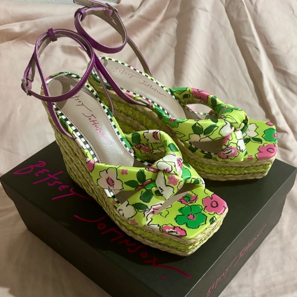 Pansie by Betsey Johnson. Brand new, never worn. Comes in original box - Picture 1 of 7